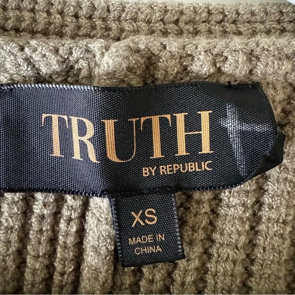 Truth by Republic V-Neck Cropped Balloon Sleeve Textured Sweater Women’s size XS - Picture 6 of 10